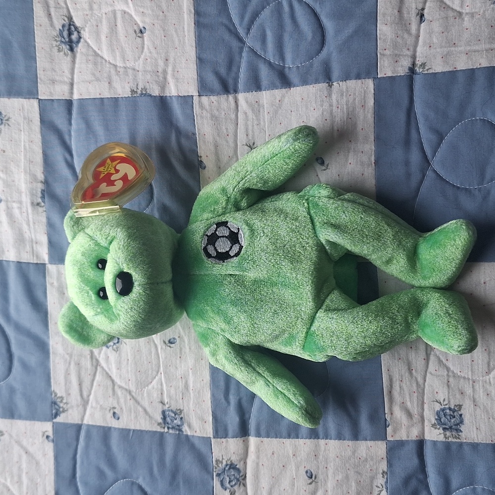 TY KICKS Beanie Babies Bear